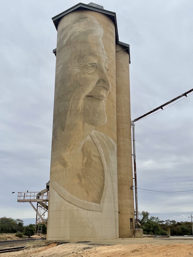 Lascelles silo art