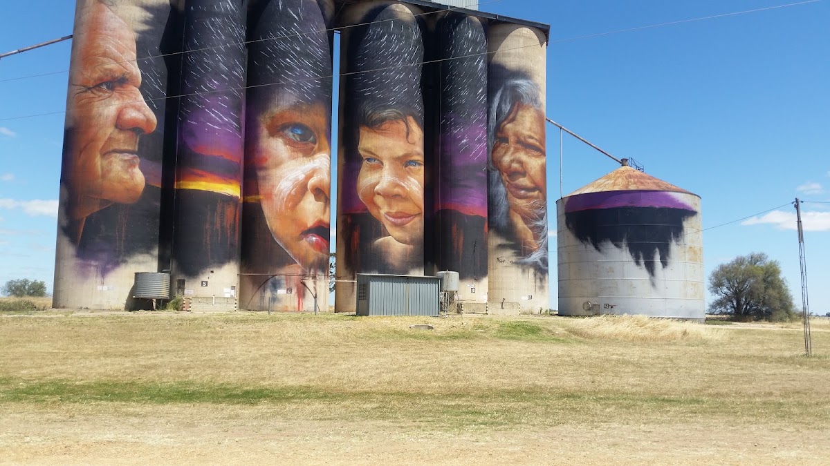 Lascelles silo art