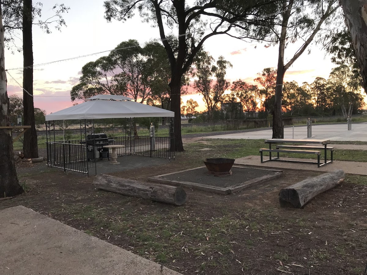 Miles Crossroads Caravan Park