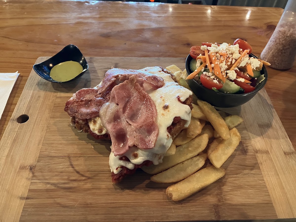 Deepwater Longhorn Bar Grill