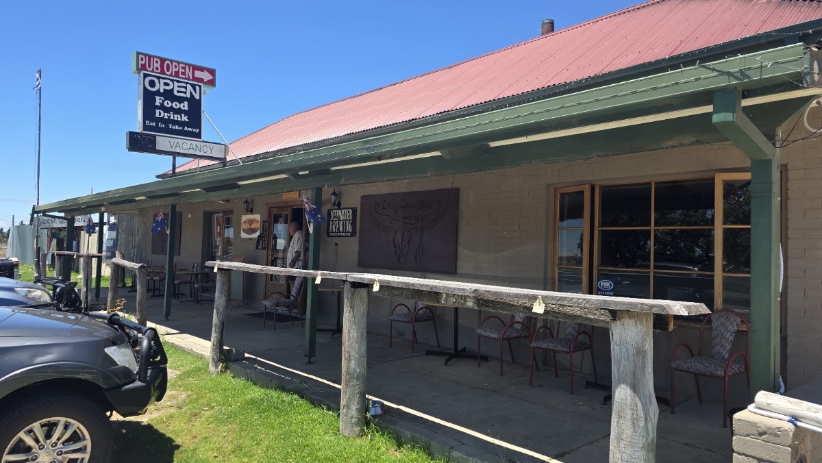 Deepwater Longhorn Bar Grill