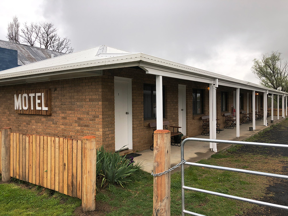 Deepwater Commercial Hotel - The Top Pub - Freecamp