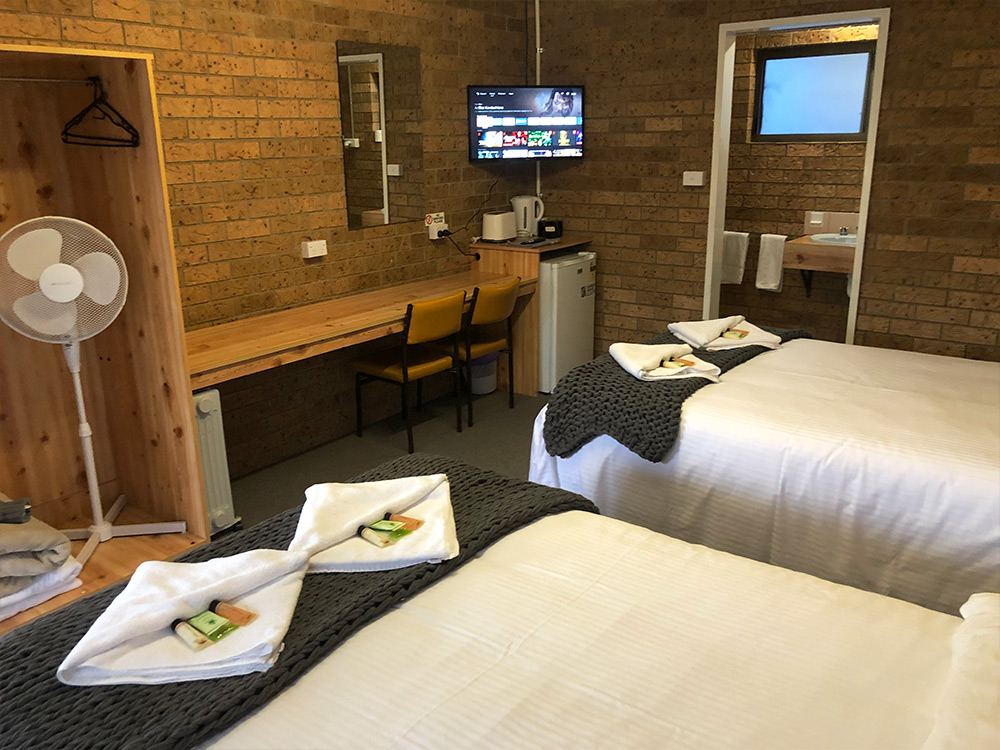 Deepwater Commercial Hotel - The Top Pub - Freecamp