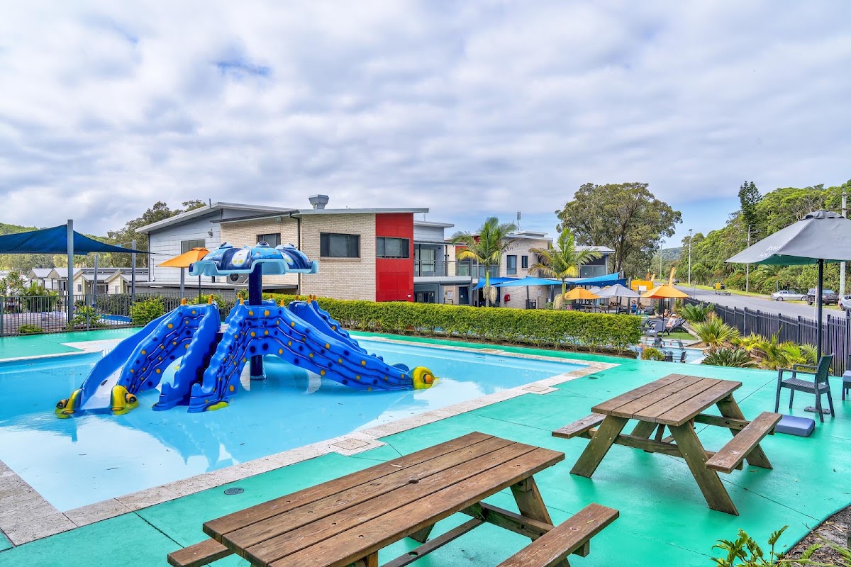 Middle Rock Holiday Resort