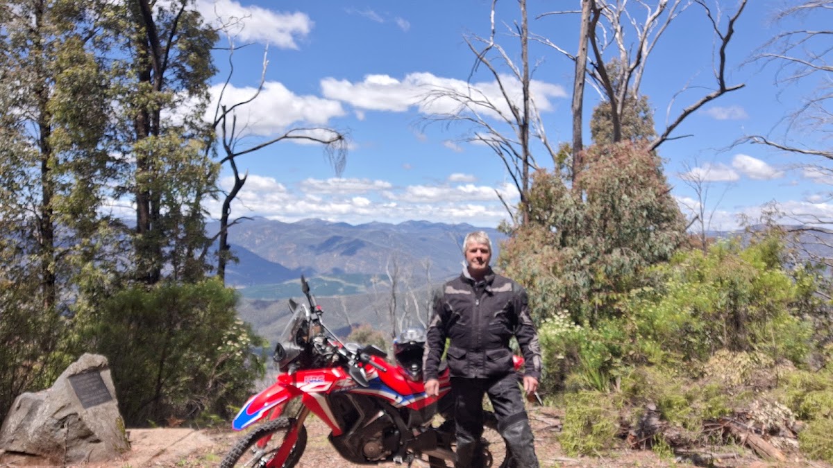 Hume and Hovell Lookout