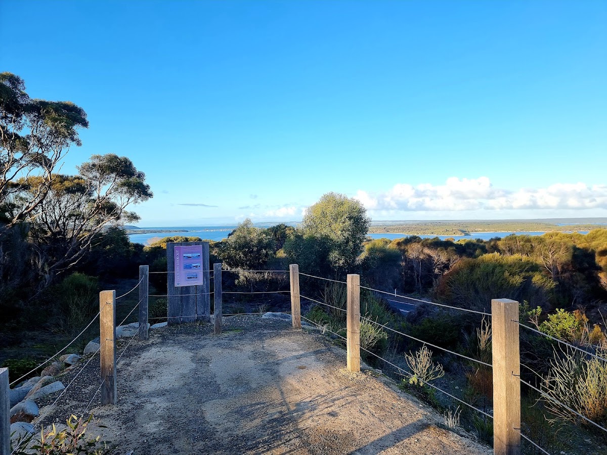 Muston Lookout