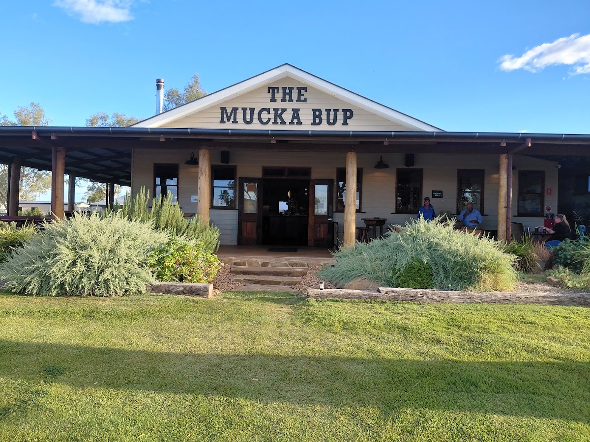 Mucka Pub Freecamp