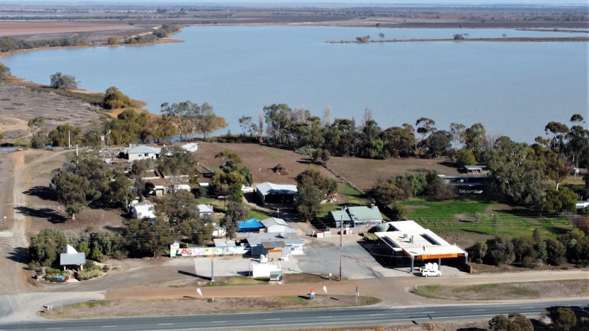 Lake Charm General Store & Caravan Park