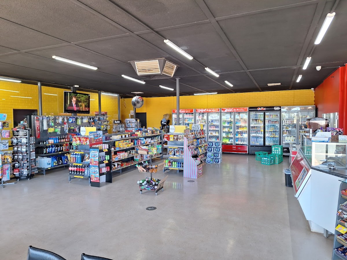 Lake Charm General Store & Caravan Park
