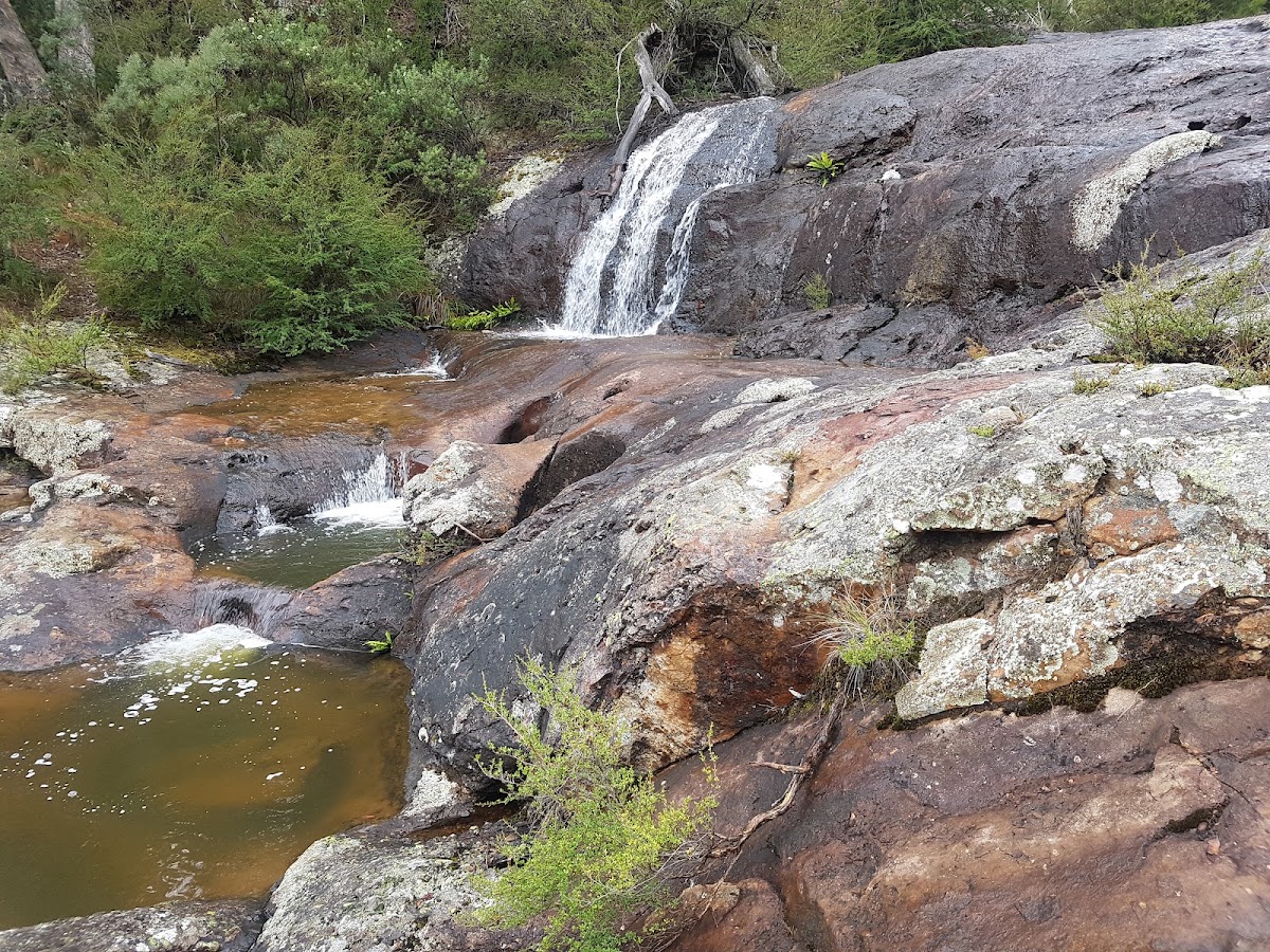 Dhadhadhong Falls