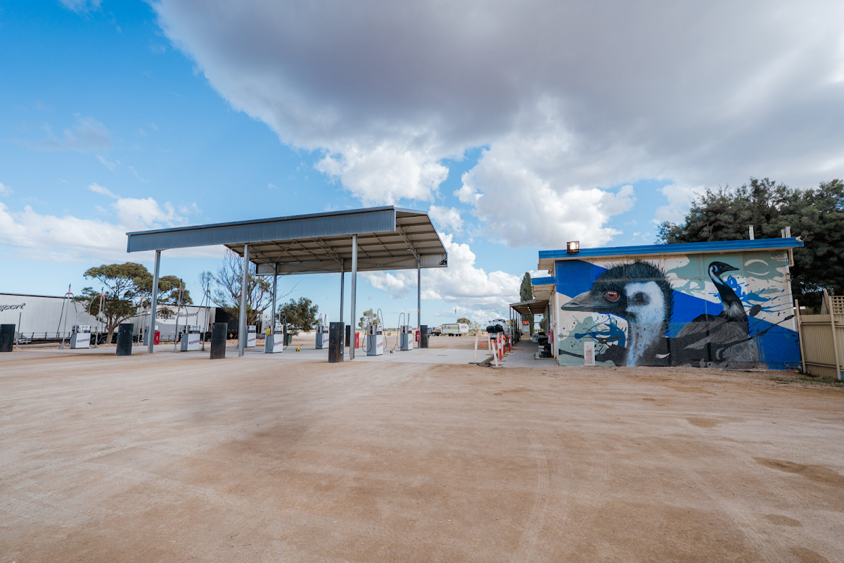 Mundrabilla Motel Caravan Park